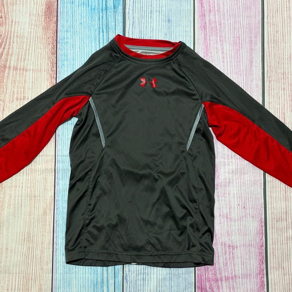 Under Armour Youth XS 6-7 HeatGear Long Sleeve Loose Fit Top Gray/Red/Camo